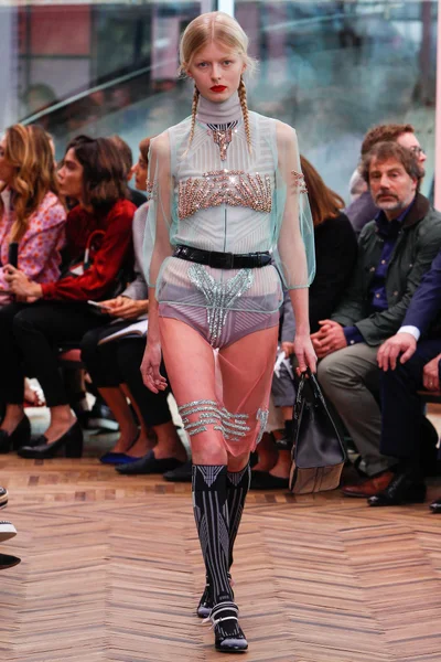 Look 30